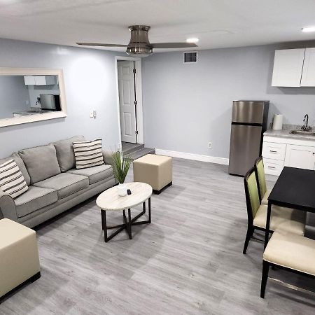 Cheerful Super Suite + 2 Queen + Sofa Bed Minutes From The Airport! Tampa Zewnętrze zdjęcie