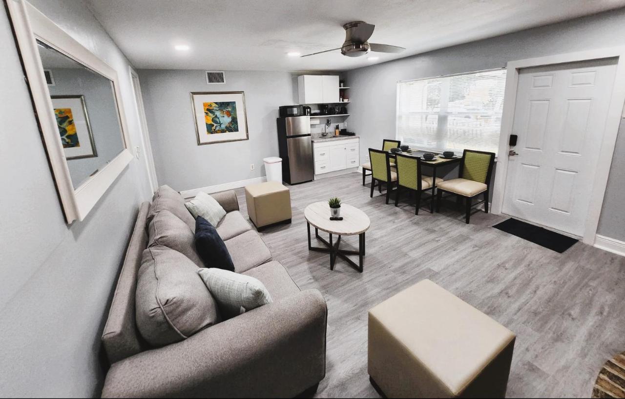 Cheerful Super Suite + 2 Queen + Sofa Bed Minutes From The Airport! Tampa Zewnętrze zdjęcie